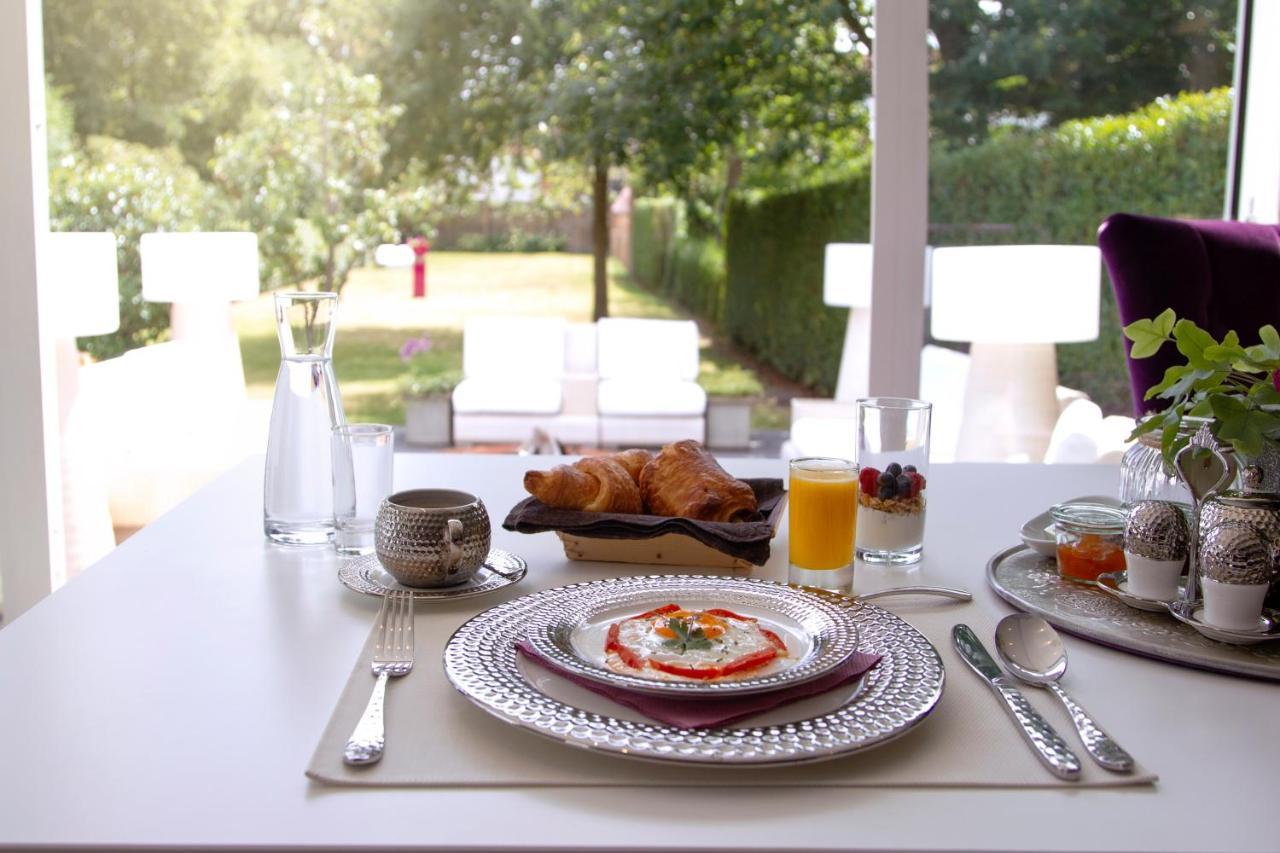 B&B Saint-Georges -Located In The City Centre Of Bruges- Ngoại thất bức ảnh A place setting