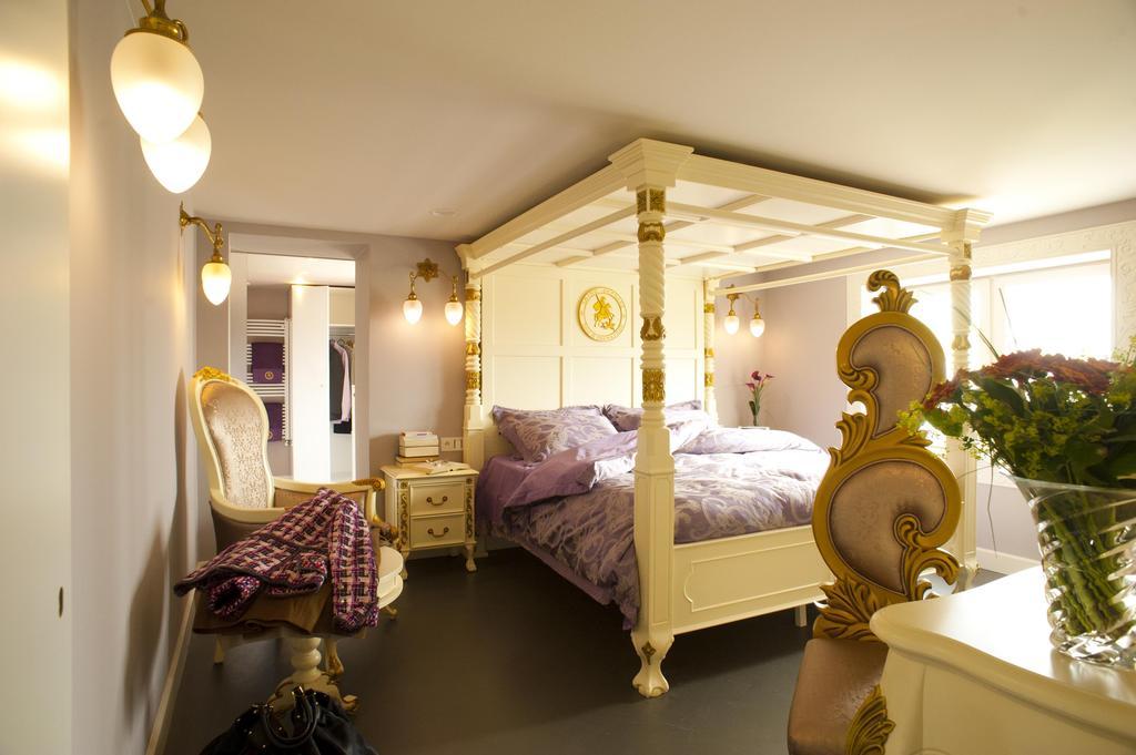 B&B Saint-Georges -Located In The City Centre Of Bruges- Phòng bức ảnh A bedroom at the hotel